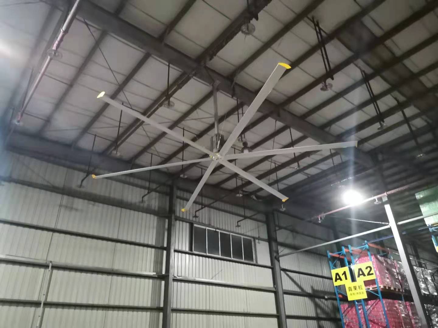工业大风扇能帮助货运物流仓库摆脱闷热环境